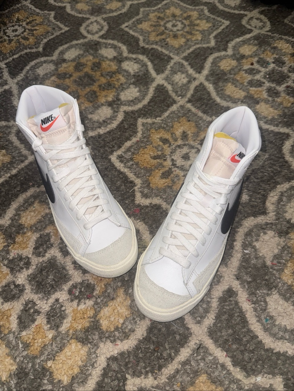 Nike Blazer Mid 77 White Shoes EUC Womens 9